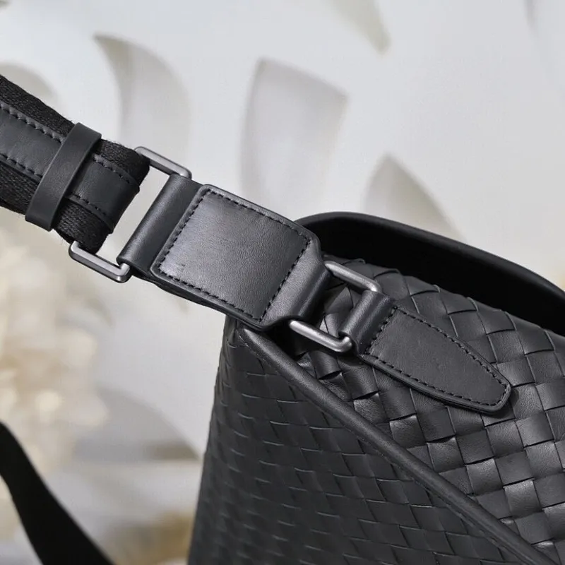 All categories 💚 Top version men’s bags 💚 BV 2024 new BV crossbody bag